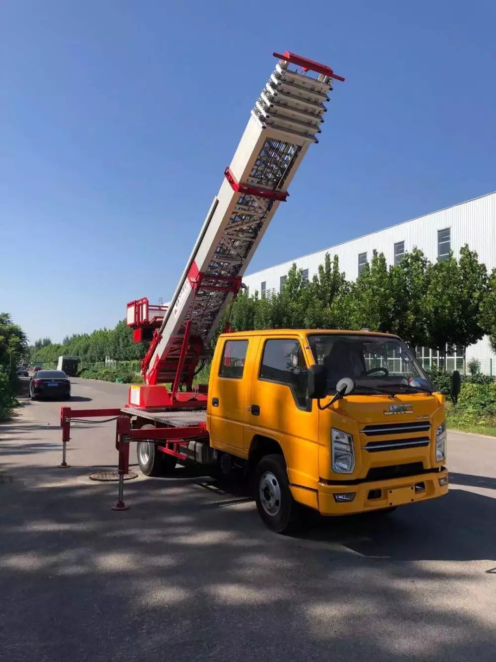 海宁附近的云梯车出租服务：轻松解决高空作业需求